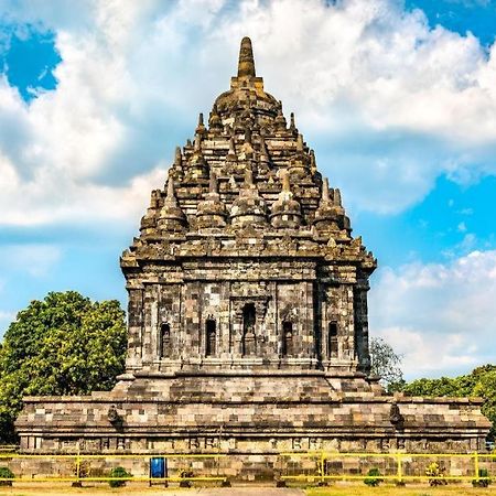 KJ Hotel Yogyakarta Kültér fotó
