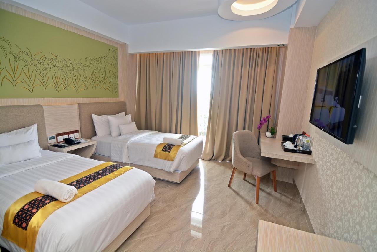 KJ Hotel Yogyakarta Kültér fotó