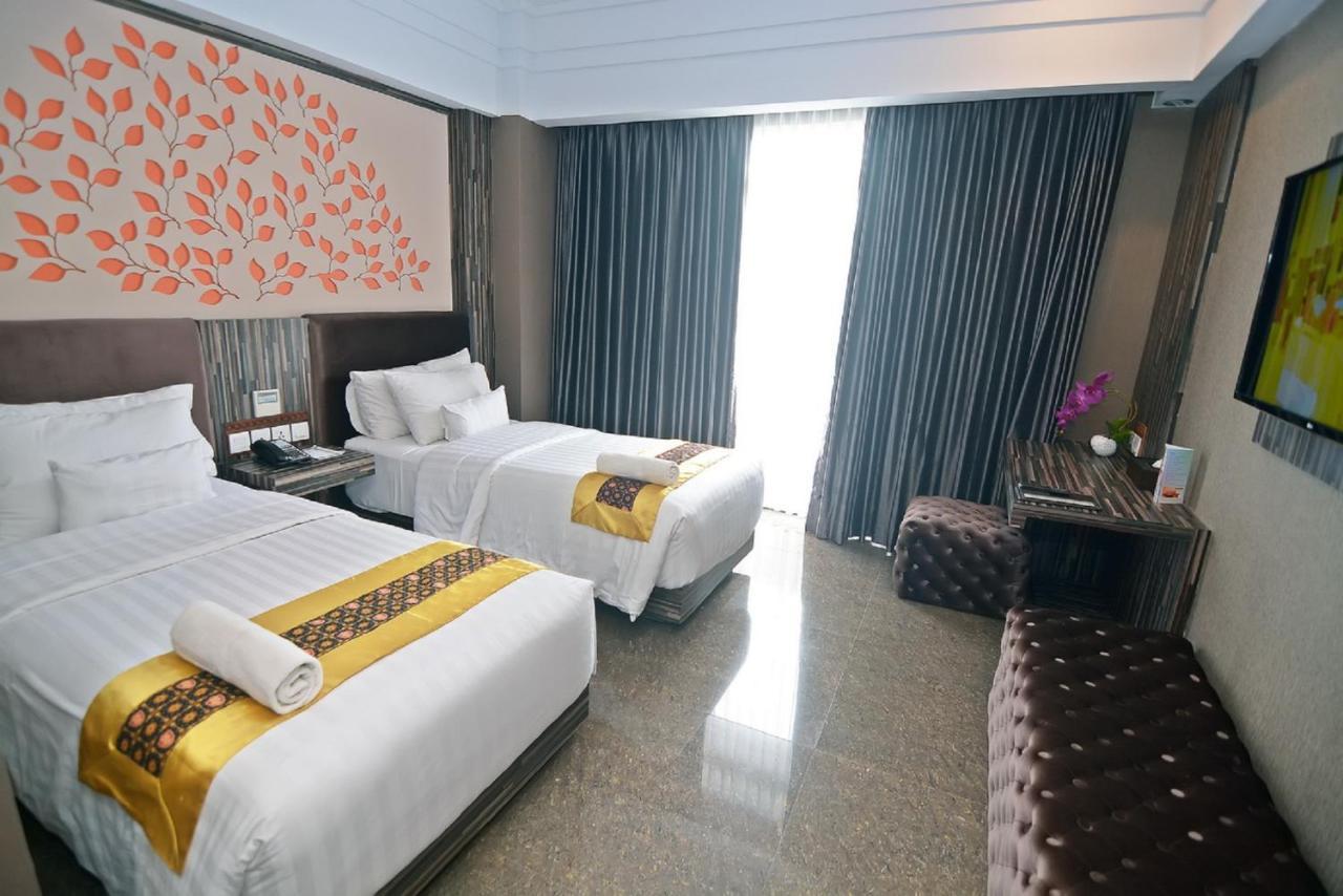 KJ Hotel Yogyakarta Kültér fotó