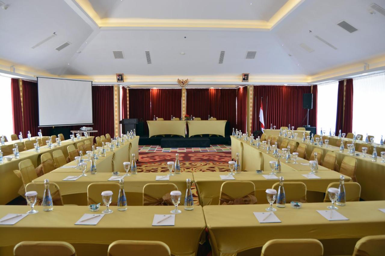 KJ Hotel Yogyakarta Kültér fotó