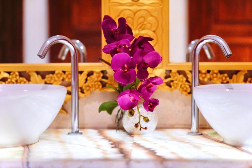 KJ Hotel Yogyakarta Kültér fotó