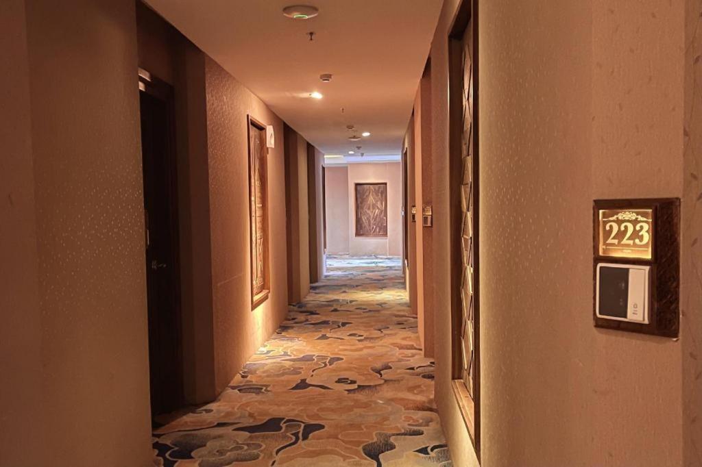 KJ Hotel Yogyakarta Kültér fotó