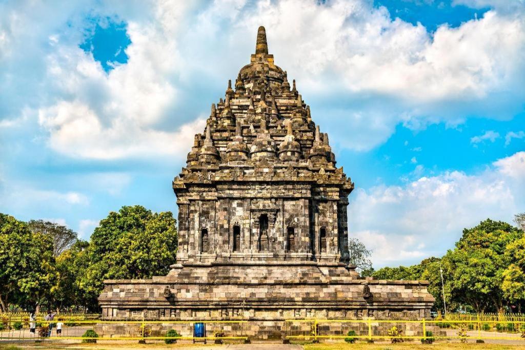 KJ Hotel Yogyakarta Kültér fotó