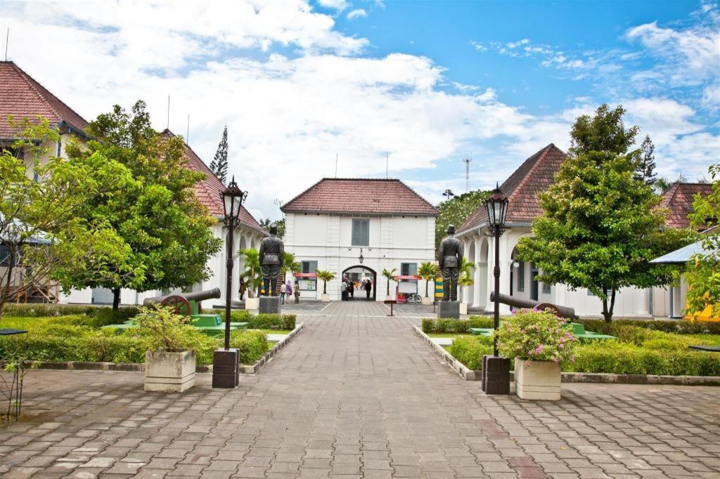 KJ Hotel Yogyakarta Kültér fotó