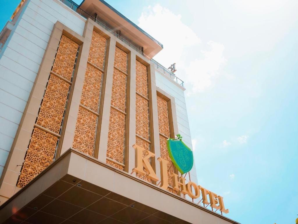 KJ Hotel Yogyakarta Kültér fotó