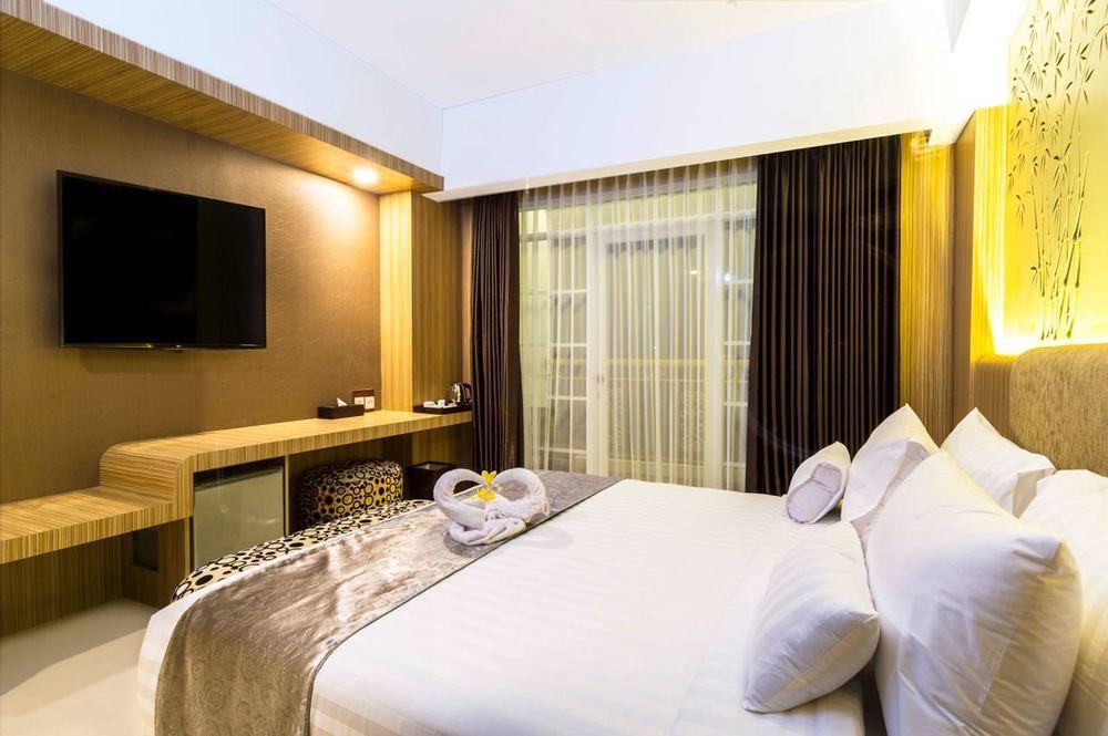 KJ Hotel Yogyakarta Kültér fotó