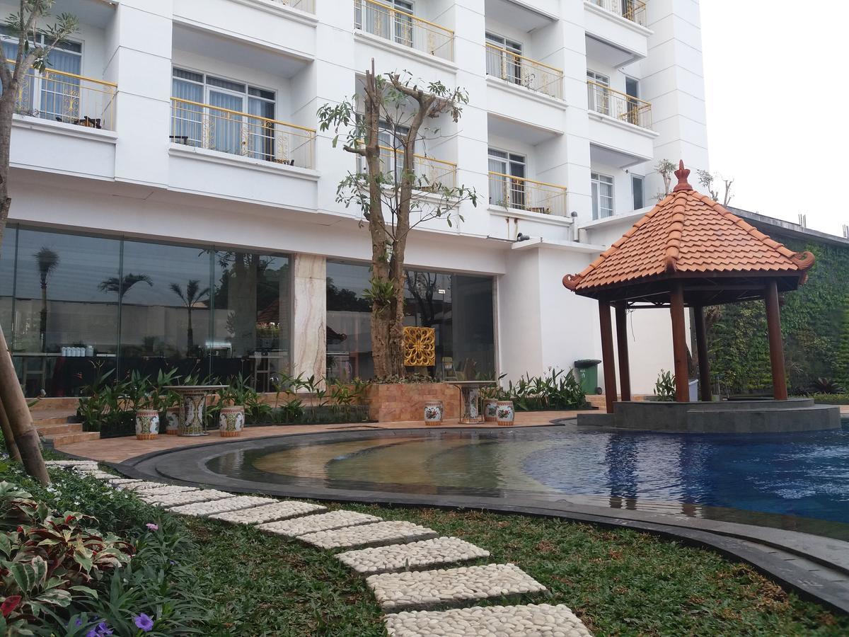 KJ Hotel Yogyakarta Kültér fotó