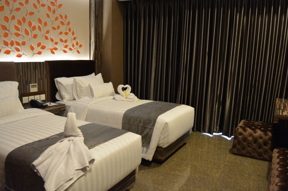 KJ Hotel Yogyakarta Kültér fotó