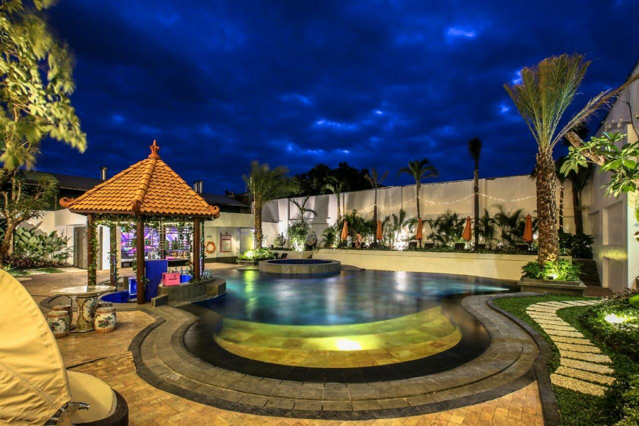 KJ Hotel Yogyakarta Kültér fotó